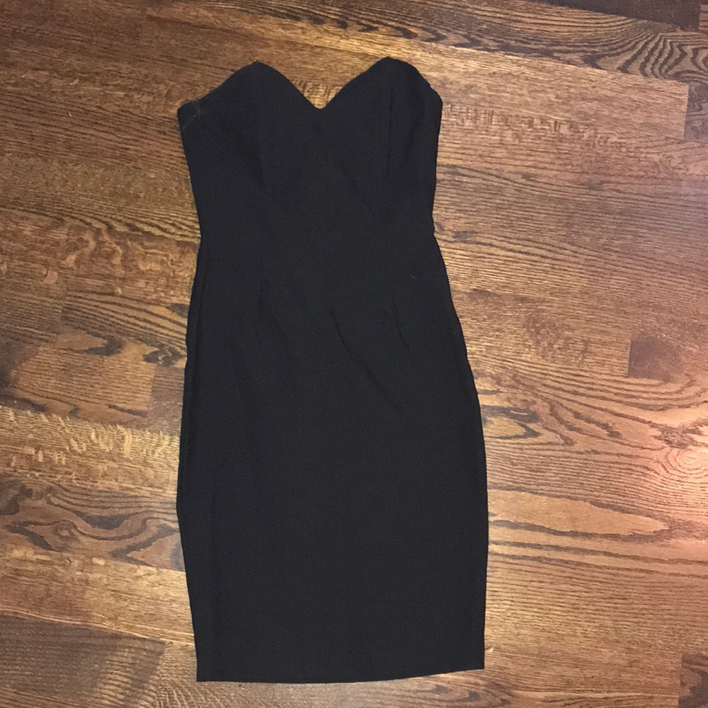 Lulu’s Strapless Black Dress